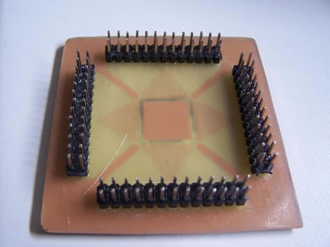 第一次手工制作PCB,可惜制作时没想到拍照,现将成品亮上来瞅瞅
