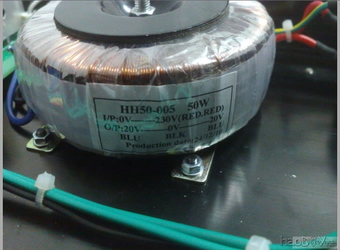 采用UHC MOUFET场效应管制作的耳机放大器兼桌面功放