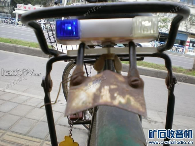 夹在中间的二根铁杆上 夹在中间的二根铁杆上