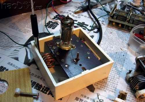 图2 用6K4电子管 DIY超再生收音机头,接收范围居然覆盖88--108MHz。