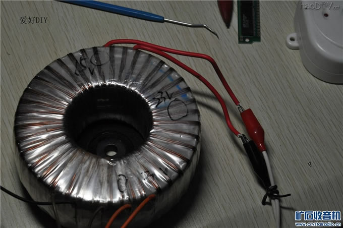 这是平时积攒的拆机件,一组32V,一组双12V,这个也是费了不大不小一番功夫 这是平时积攒的拆机件,一组32V,一组双12V,这个也是费了不大不小一番功夫