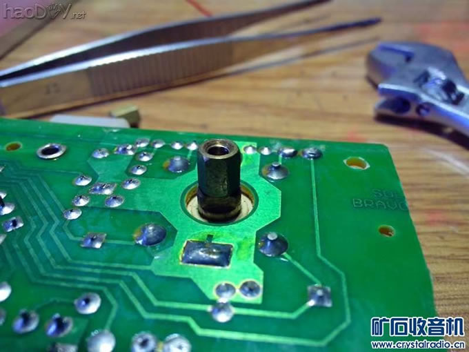 完成可变电容的扩孔工作 MF500型万用表改造的收音机!!