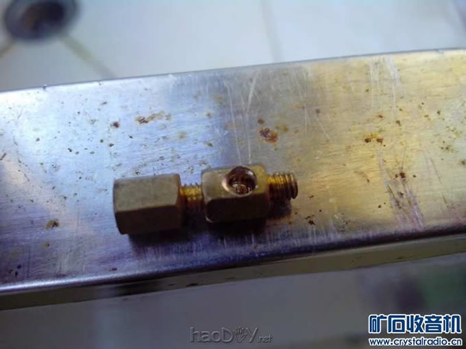 六角铜柱侧面打孔攻丝 MF500型万用表改造的收音机!!