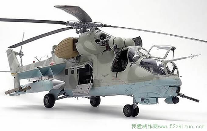 老外花15年时间组装的直升机模型 老外花15年时间组装的直升机模型