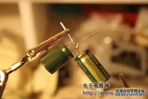 С�����֣�����һ���򵥵ĵ���Ӱ�