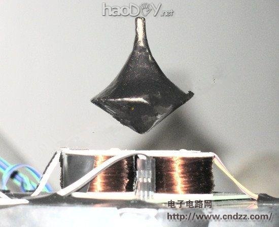 ����һֻ������ۼ�Ĵ������ʵƣ���ƺ���