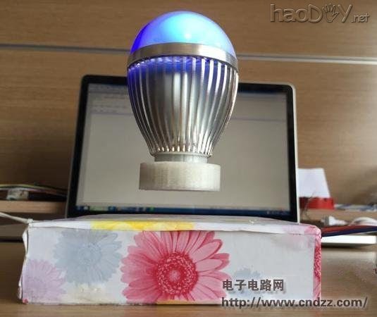 ����һֻ������ۼ�Ĵ������ʵƣ���ƺ���