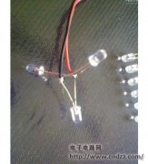 �����Ҳ�������ѹLEDС���ݣ�