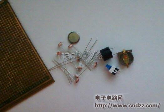 利用洞洞板DIY制作的包包防盗器