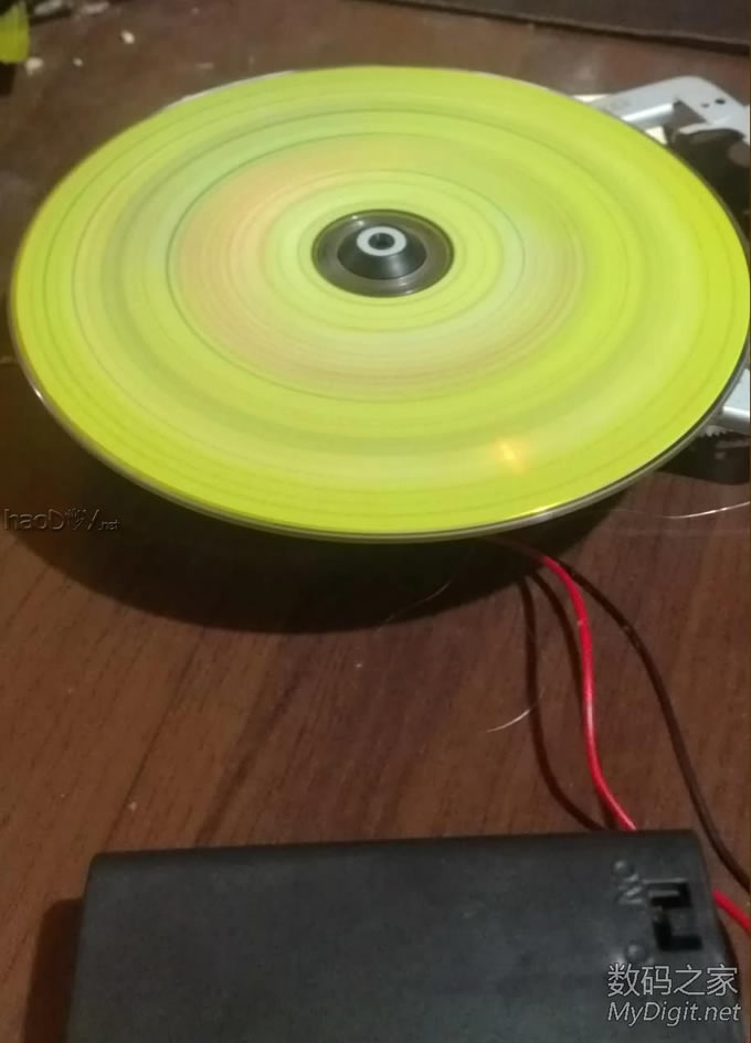 捡了个废光驱,给小孩做了个玩具飞碟。很简单! 捡了个废光驱,给小孩做了个玩具飞碟。很简单!