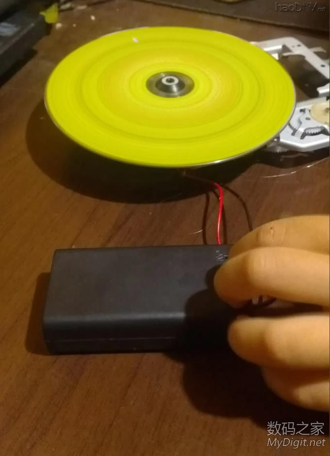 捡了个废光驱,给小孩做了个玩具飞碟。很简单! 捡了个废光驱,给小孩做了个玩具飞碟。很简单!