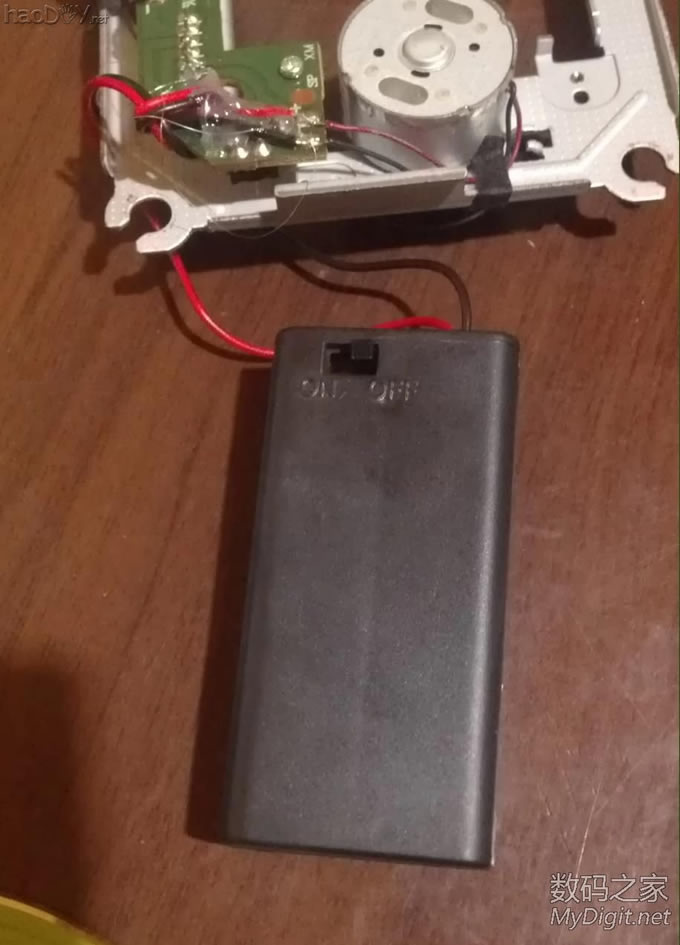 捡了个废光驱,给小孩做了个玩具飞碟。很简单!