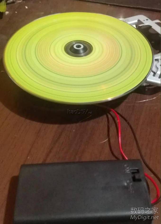 捡了个废光驱,给小孩做了个玩具飞碟。很简单! 捡了个废光驱,给小孩做了个玩具飞碟。很简单!