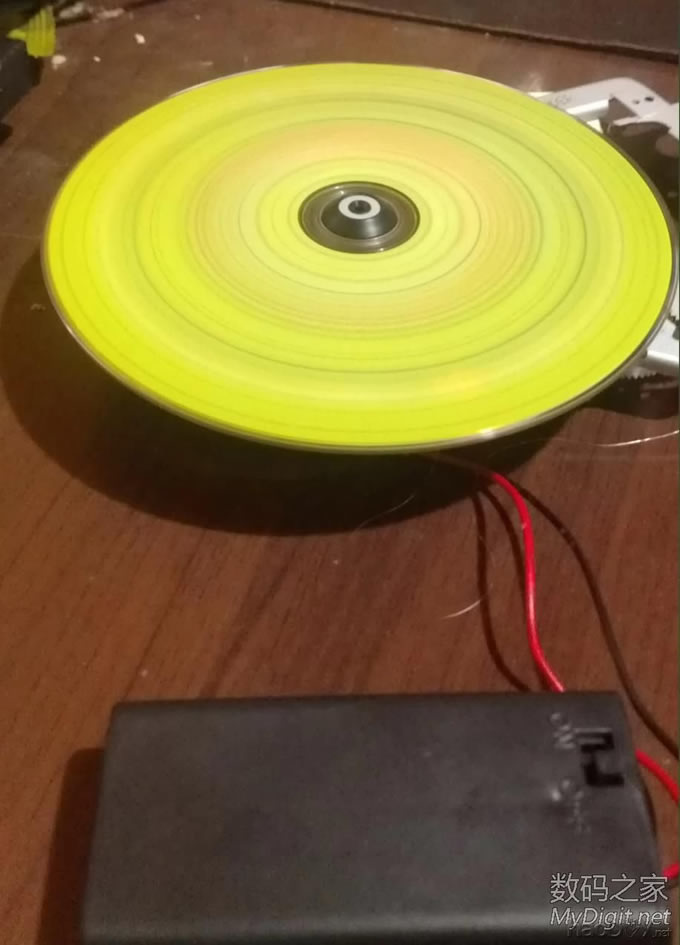 捡了个废光驱,给小孩做了个玩具飞碟。很简单! 捡了个废光驱,给小孩做了个玩具飞碟。很简单!