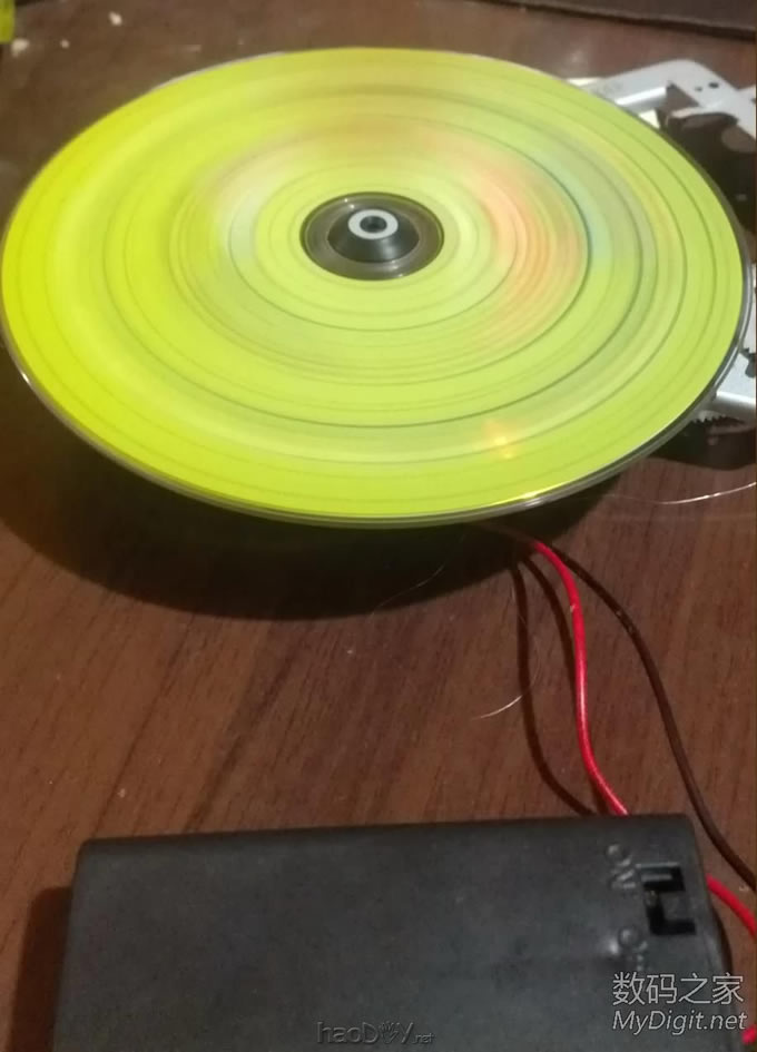 捡了个废光驱,给小孩做了个玩具飞碟。很简单! 捡了个废光驱,给小孩做了个玩具飞碟。很简单!
