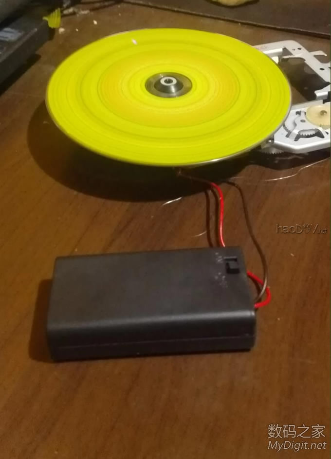 捡了个废光驱,给小孩做了个玩具飞碟。很简单! 捡了个废光驱,给小孩做了个玩具飞碟。很简单!