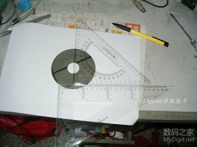 【Lbpcwd DIY (21)】废硬盘变身为生活实用品~钥匙盘 【Lbpcwd DIY (21)】废硬盘变身为生活实用品~钥匙盘