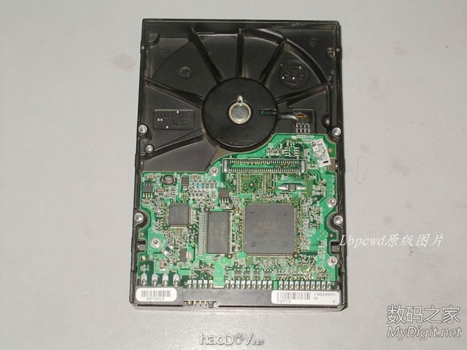 【Lbpcwd DIY (21)】废硬盘变身为生活实用品~钥匙盘 【Lbpcwd DIY (21)】废硬盘变身为生活实用品~钥匙盘