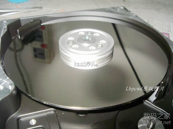 【Lbpcwd DIY (21)】废硬盘变身为生活实用品~钥匙盘 【Lbpcwd DIY (21)】废硬盘变身为生活实用品~钥匙盘