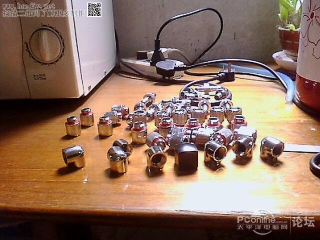 点击查看原图  冰与火的艺术 自制 水冷 电脑桌