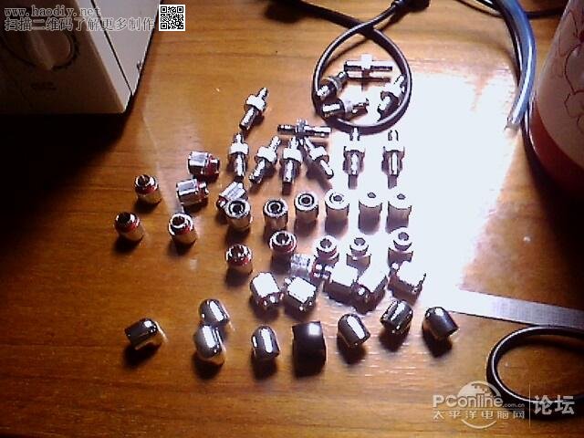 点击查看原图  冰与火的艺术 自制 水冷 电脑桌